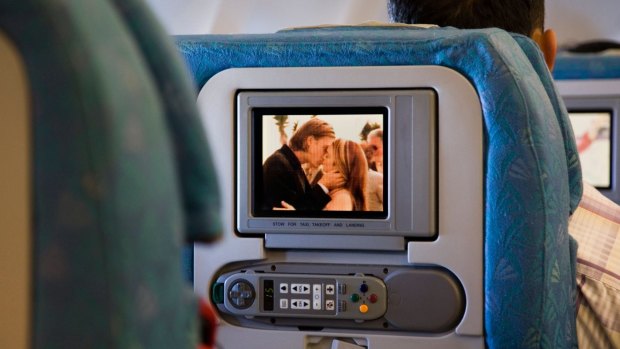 A man has sought $100 after his in-flight entertainment system didn't work.