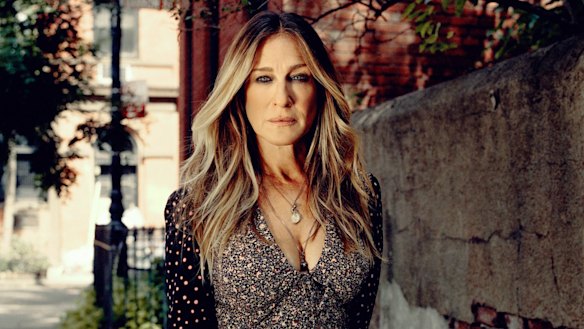Actress Sarah Jessica Parker's hair has lots of layers around the face and on the ends.