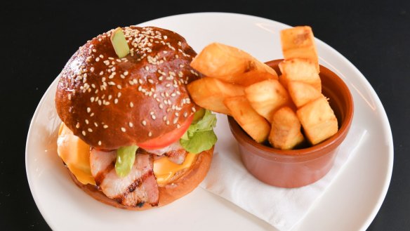 Wagyu burger with excellent fat chips.