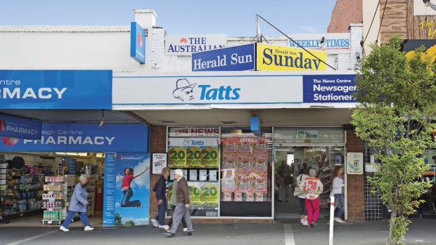 A prime freehold shop in Bentleigh has sold for $2.4 million, $600,000 above the reserve.