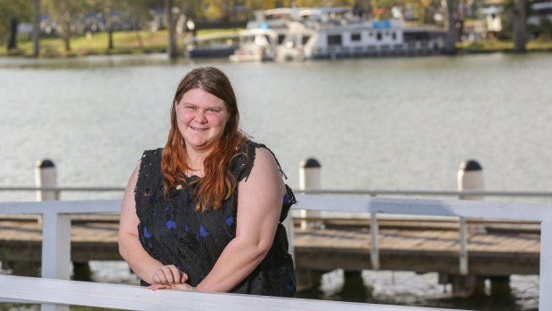 Mildura teen Renee Hunt, 17, was bullied to the point she was forced to drop out of school at age 15. 