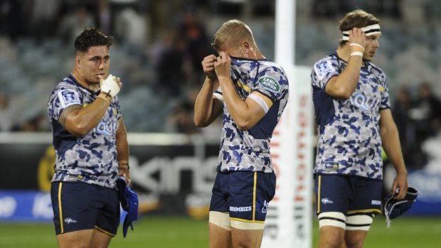 A disappointed Brumbies team after their home loss.