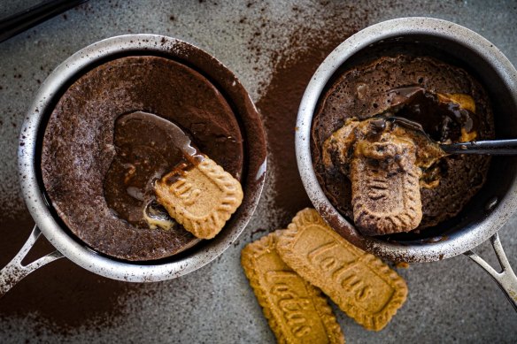 Chocolate puddings with Lotus Biscoff biscuits and spread.