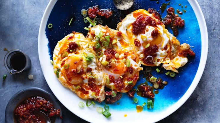 Home-style fried eggs with chilli sauce-image