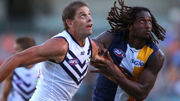 Aaron Sandilands and Nic Naitanui duel in this year's first Western Derby.