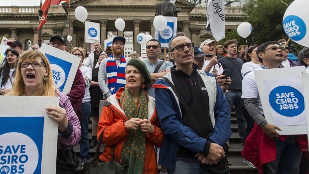 Protesters against CSIRO cuts make their feelings known.