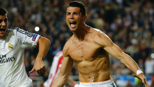 Cristiano Ronaldo has abs any spornosexual would kill for.