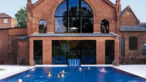 External pool at Kaifu-Bad, Hamburg.