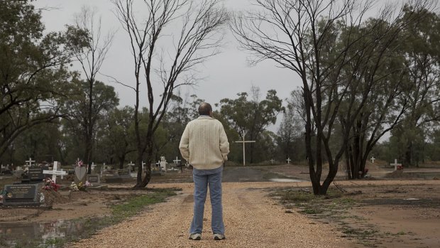 Ormie Molyneaux waits at a cemetery in Lightning Ridge.