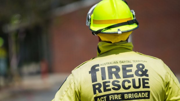 Firefighters have extinguished a blaze at the Bega Court flats in Canberra's city centre.