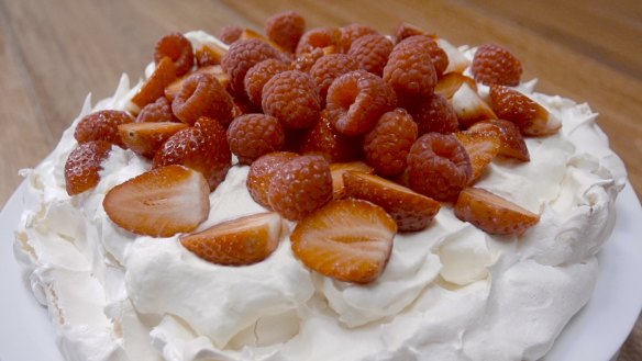 Watch Dan Lepard's meringue method in this step-by-step guide <a href="http://www.goodfood.com.au/recipes/how-to-make-a-pavlova-20151229-glw5m2"><b>(Video here).</b></a>