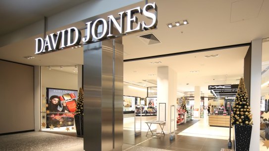 David Jones moves to poach Myer staff.