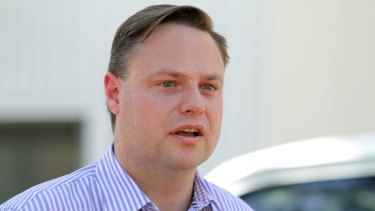 Brisbane deputy mayor Adrian Schrinner has vowed to sign a contract to widen Kingsford Smith Drive by the end of the year, despite Labor's promise. 