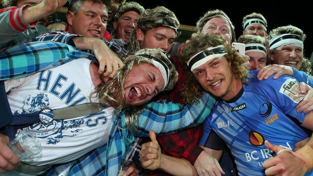 Western Force fans show their passion for the team - and Honey Badger Nick Cummins.