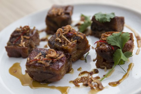 Pork hock in onion caramel