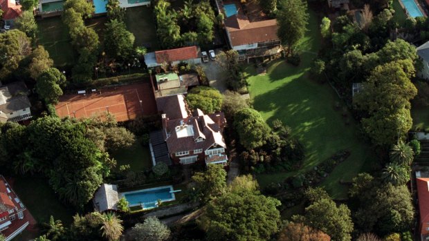 packer;990602;shd;news;june 6;pic by jacky ghossein;pic of kerry packer's estate in bellevue hill.....jamie's james packer's house being demolished to make room for a garden.