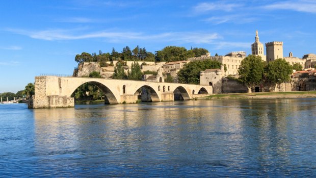 Avignon showing the Papal Palace and Pont Saint-Benezet.