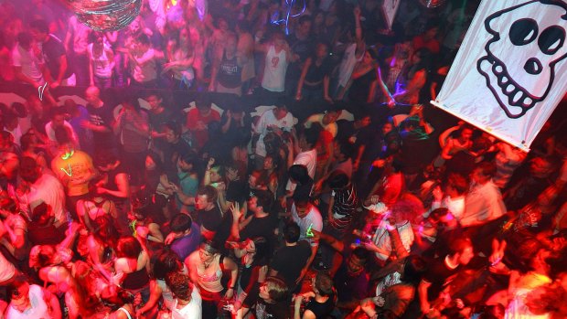 Video: Home Nightclub in Sydney's Darling Harbour. 