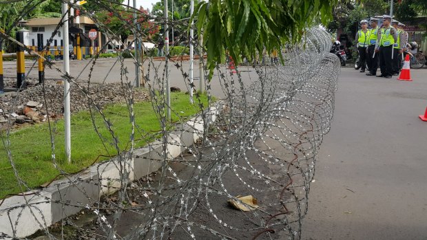 Barbed wire fences off the street outside the Cilacap court where Abu Bakar Bashir is facing trial.