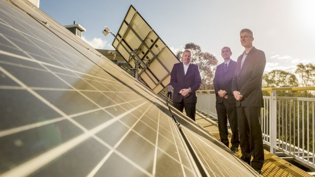 Ivor Frischknecht (right), head of the Australian Renewable Energy Agency, at a launch last year of a study into using batteries to bolster solar power.
