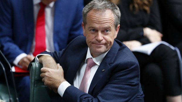Bill Shorten has written to every crossbencher to garner support for Labor's campaign against penalty rate cuts.

