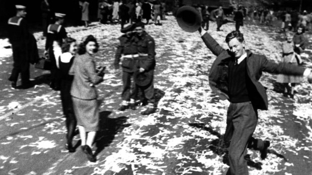 Victory in the Pacific Day celebrations on Elizabeth Street in 1945.