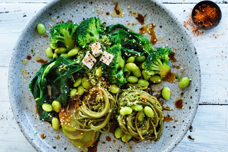 Green noodle bowl with broccoli.