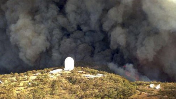 The Wambelong fire burns near the Siding Springs Observatory.

