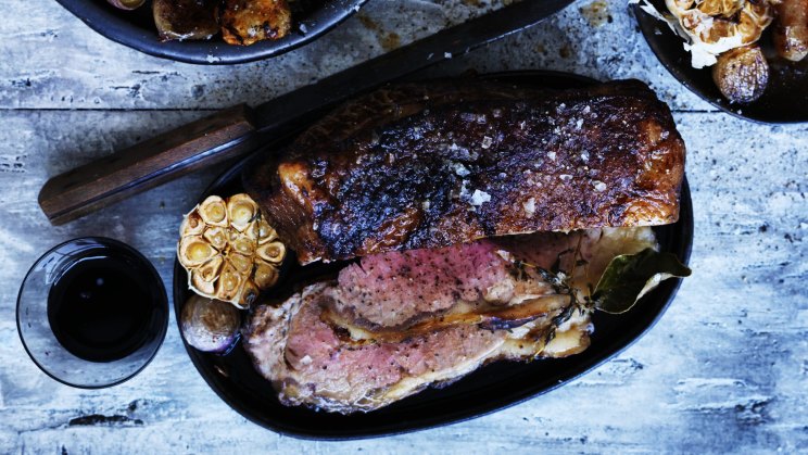 Beef recipe: Roast sirloin with gravy juices and Jerusalem artichokes