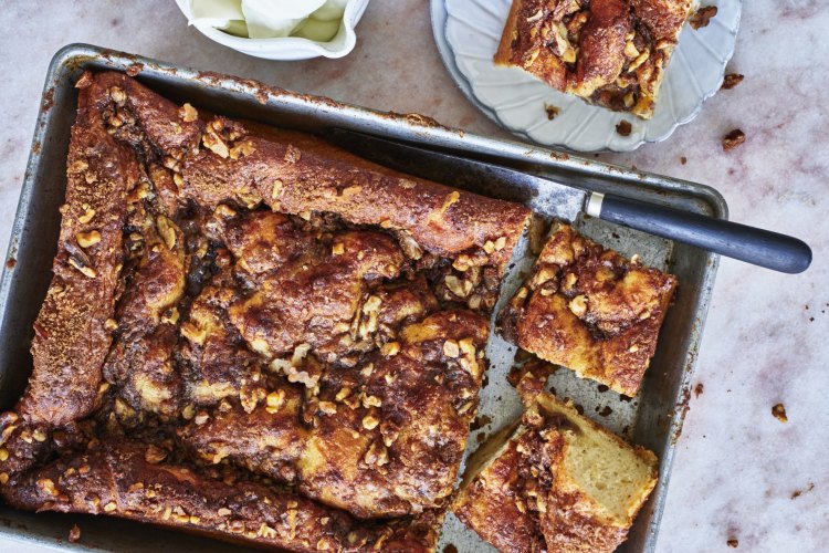  Moravian sugar cake with walnuts and cinnamon