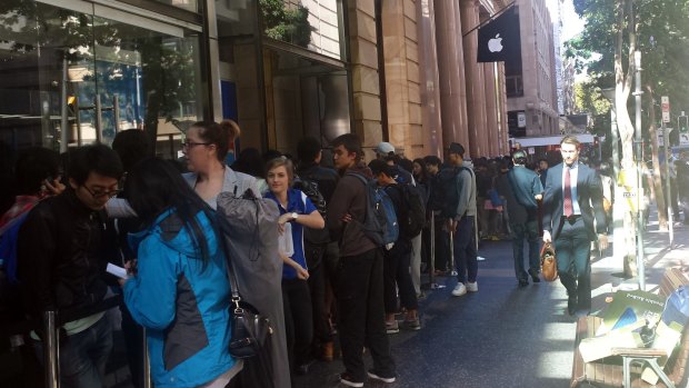 Apple fans are patiently waiting to buy an iPhone 6.