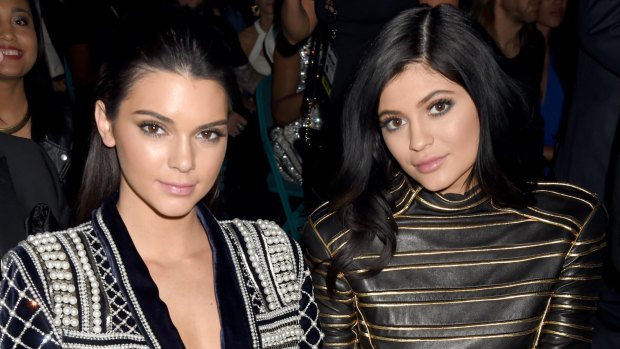 Kendall Jenner (L) has started to rock the strobe, while her sister Kylie maintains the Kardashian family tradition of contouring.