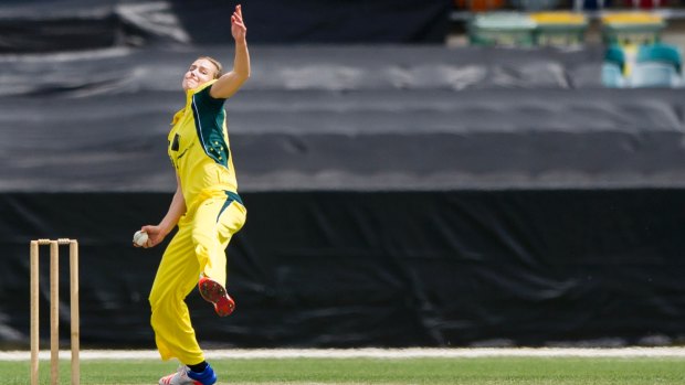 Will the boom in women's sport force Ellyse Perry to choose between cricket and soccer?