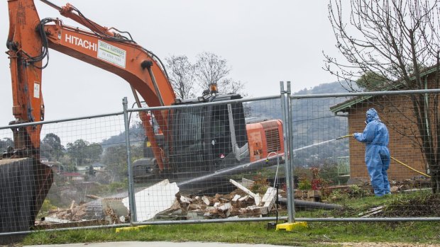 Workers demolish a Mr Fluffy home.