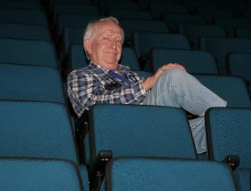 After a successful career in media and politics, Brian Cahill devoted his life to music and theatre.