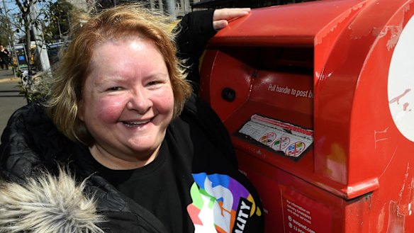 Magda Szubanski voting "yes".