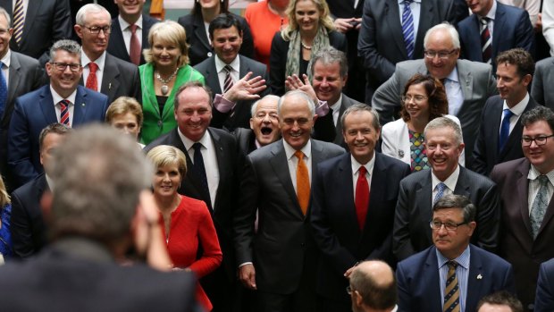 Philip Ruddock photobombs the official photograph of the 44th Parliament of Australia in the House of Representatives with Prime Minister Malcolm Turnbull and Opposition Leader Bill Shorten.