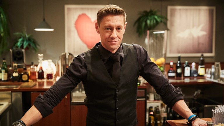 First Dates Australia 2016 Cam The Barman On Handling Flirty Contestants