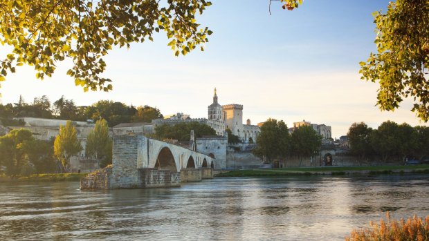 Avignon showing the Papal Palace and Pont Saint-Benezet.
