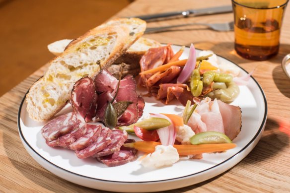 The mixed plate of cold cuts.