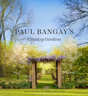 <i>Country Gardens</i> by Paul Bangay.