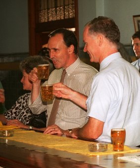 Wayne Goss and former Prime Minister Paul Keating have a beer at a Charleville pub in 1994.