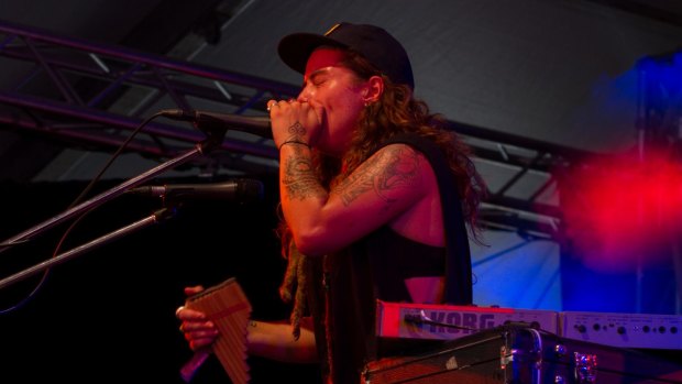 Tash Sultana played to a packed crowd at Woodford on Thursday.