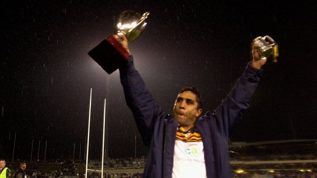 Andrew Walker after the 2001 Super Rugby grand final.