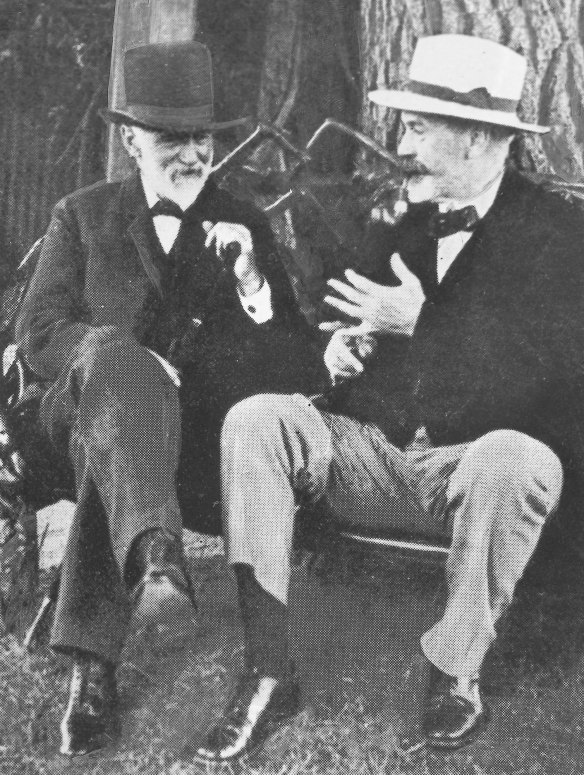 Alfred Felton, the 'ghost of the Espy', with W.S. Grimwade.