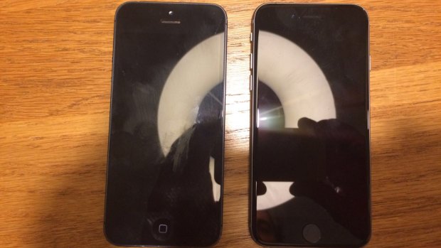 The supposed iPhone 5se, right, next to an iPhone 5.