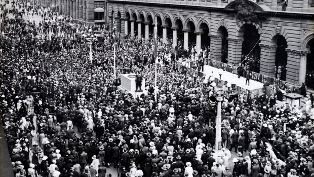 In the still, pre-dawn air, the same time as the first wave of 1500 Australian troops landed on the Gallipoli Peninsula on April 25th, 1915, thousands gather each ANZAC Day around the Cenotaph for the Dawn Service.