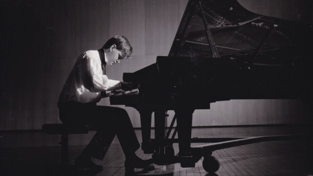 Geoffrey Tozer performing in 1986. 