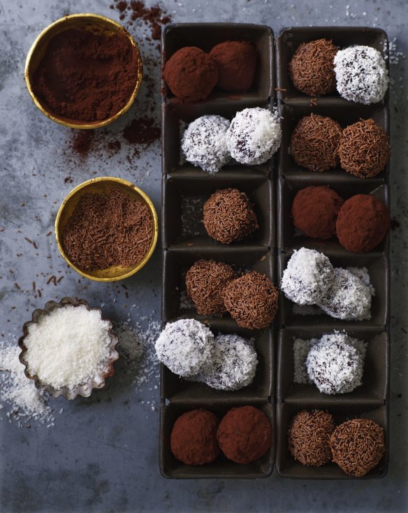 Havregrynskugle (Danish chocolate oat balls) with assorted coatings.