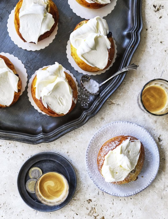 A cream bun is possibly the most Roman breakfast there is.